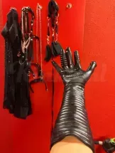 yolanda-bdsm-via-kinky-6a5ce9b718b52100141dc893