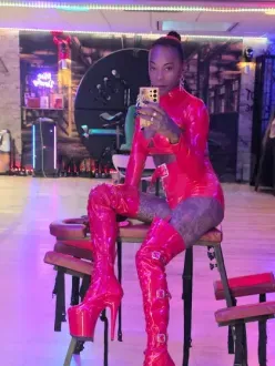 miss-venchy-bdsm-via-kinky-6a445bd0bb820e0012ddc680