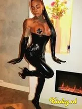 miss-venchy-bdsm-via-kinky-671a215760eeca0013364857