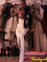 miss-venchy-bdsm-via-kinky-68ffca60f65b7000139306c8