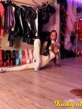 miss-venchy-bdsm-via-kinky-68ffca5ea9c49d0013965aab