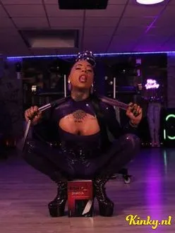 miss-venchy-bdsm-via-kinky-6962346d86b1a50012feeb0f