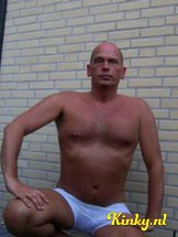 eddie-escort-via-kinky-5cf663eac614c2bf146ed156