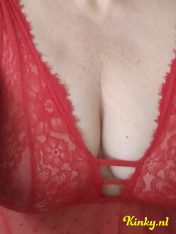 eliza-erotische-massage-via-kinky-67ae075a86ef1f00137ac8de