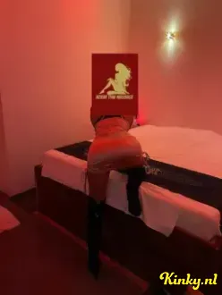 nadia-erotische-massage-via-kinky-61684ea7de8448043b745a64