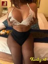 perla-erotische-massage-via-kinky-69776f226b12d8001314406e