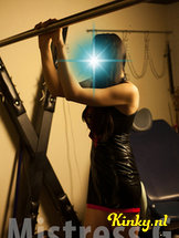 meesteres-g-bdsm-via-kinky-5cf6985f8689cbb11c41fb55