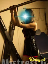 meesteres-g-bdsm-via-kinky-5cf6985f8689cbb11c41fb55
