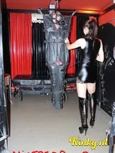 meesteres-g-bdsm-via-kinky-5cf67f175e4640d5a20bfc6f