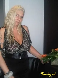 chanel-erotische-massage-via-kinky-64242fb226f46900123a2184