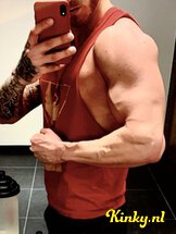 blanco-escort-via-kinky-5ff025709d0098d8b8bb9f1b