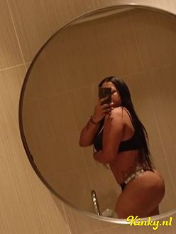 lizmar-escort-via-kinky-6927fced597a5b00137febd9