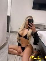 Ashley - Dominicaanse queen zuigt je leeg met stijl