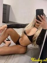 Ashley - Dominicaanse queen zuigt je leeg met stijl