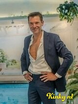 Ian - Gigolo voor dames en koppels.