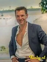 Ian - Gigolo voor dames en koppels.
