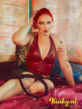 moira-mona-bdsm-via-kinky-6167d52480a88d09db0a56de