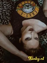 moira-mona-bdsm-via-kinky-615ea09580a88d0a510a4686