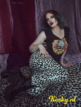 moira-mona-bdsm-via-kinky-614acf8e1da36540822ec4e1