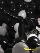 moira-mona-bdsm-via-kinky-5f5e124440de3b7d7d7ea201