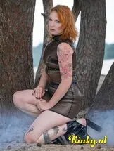 moira-mona-bdsm-via-kinky-5ffc8f8c9d0098499ebba8f5