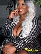 madame-caramel-bdsm-via-kinky-612d29dc297eb7033fea08d3