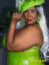 madame-caramel-bdsm-via-kinky-6152d0071da3651dd82ece2b