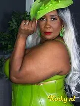 madame-caramel-bdsm-via-kinky-6152d0071da3651dd82ece2b