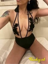 fifi-erotische-massage-via-kinky-6614440e91cfbd001a796730