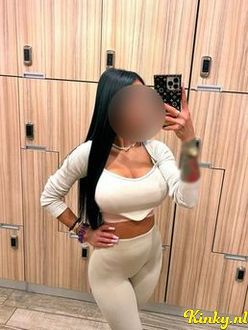 bella-escort-via-kinky-686e50eeb04b8d00132e1958