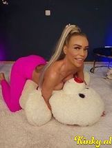 ashley-virtual-sex-via-kinky-68f10259665fb2001363258e