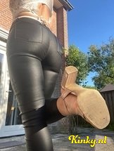 sofia-bdsm-via-kinky-62c6aabd12abaf0019fa7bf6