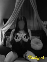 khloe-erotische-massage-via-kinky-6889e0399e10cc001344d3a1