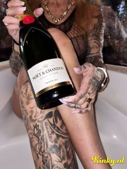 sabrina-erotische-massage-via-kinky-69738a405ed0c0001212a380