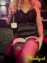 Suus - Milf wordt ook graag in haar kont genomen!