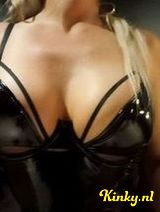 Amy - Stoute Blonde milf met flinke borsten 100%NL