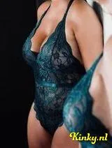 Anouk - Hollands Milfje wilt aan dr tepels gezogen worden!