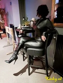 meesteres-lux-bdsm-via-kinky-694403e460d1e40013b33308