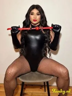 valentina-prive-ontvangst-via-kinky-6989dc7cd011810012b9e6e5