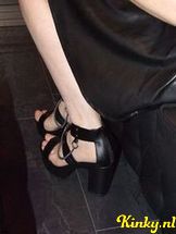 luci-lux-bdsm-via-kinky-690dfa5b2ae1c7001222f81b