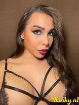 Lily - The barbie queen for you with everithing big.