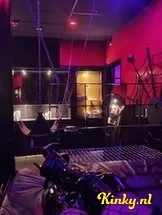 mistress-luna-bdsm-via-kinky-639888a9acdc810013deb023