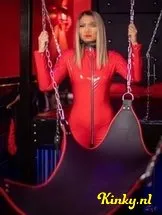 mistress-luna-bdsm-via-kinky-6398889885739e001234cc00