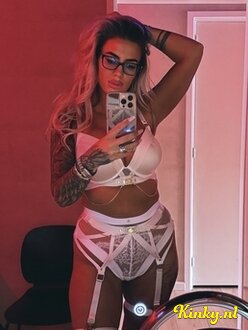 blondy-escort-via-kinky-6843125f3cd0cf00131caaa9