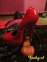 mrs-amber-bdsm-via-kinky-5cf666080071c4fac9c28bbe