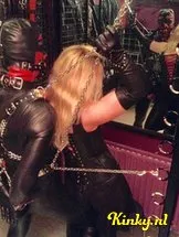 mrs-amber-bdsm-via-kinky-5cf66b1125c27bbe2e9e50d4