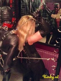 mrs-amber-bdsm-via-kinky-5cf66b1125c27bbe2e9e50d4