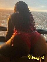 Mia - Back in Netherlands for a big party