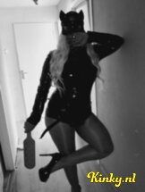 alaisha-bdsm-via-kinky-674582813c79bd00134b1ffc