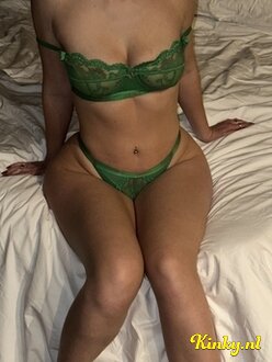 lesly-virtual-sex-via-kinky-67a33c3cb7b2bb00125e04a0